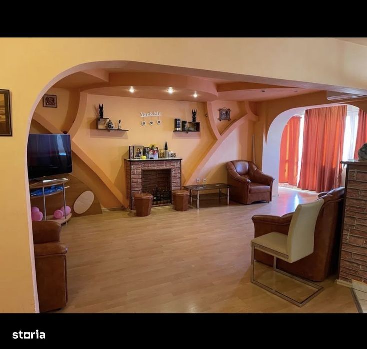Apartament cu 3 camere de închiriat în zona ansamblu Buzaului