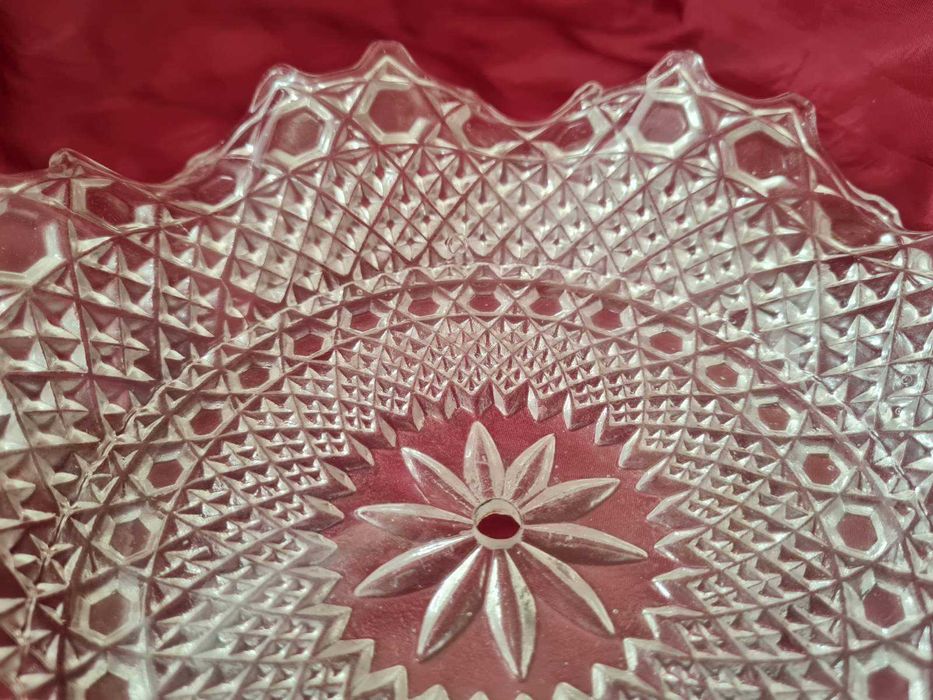 Продавам старинна жардиниера /фруктиера/