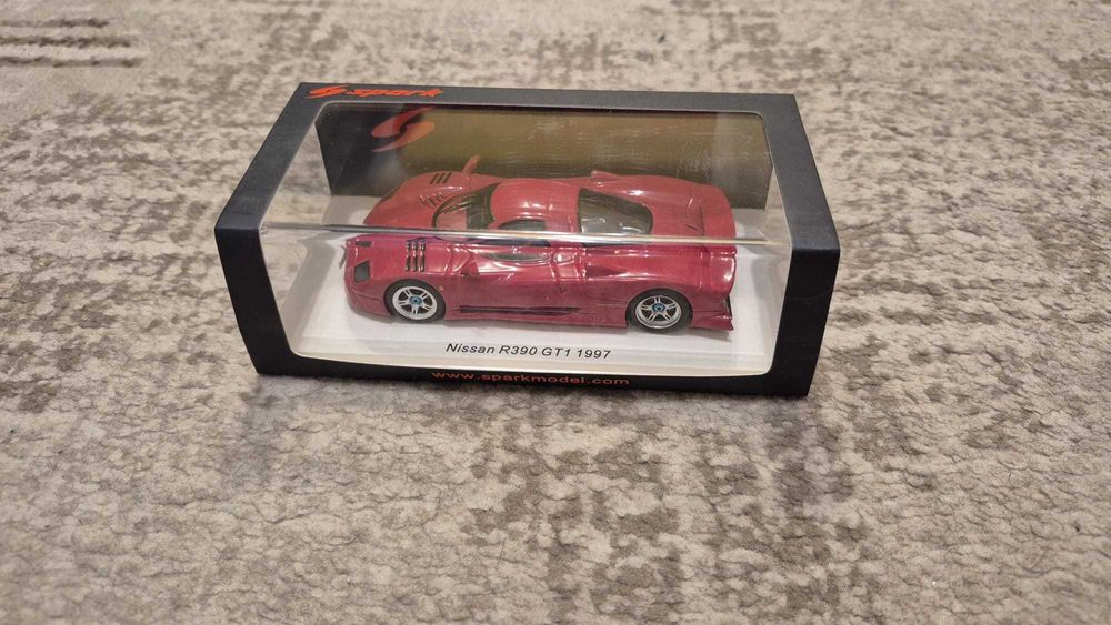 SPARK S3574 (nu minichamps, ixo) Nissan R390 GT1 Road Version 1997