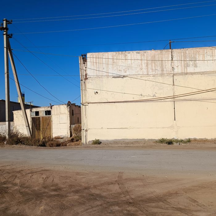 Ургенч шаҳрида улгуржи аптекага мулжаланган Нотурар бино сотилади