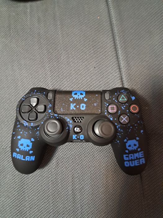 Джойстик за ps4 .