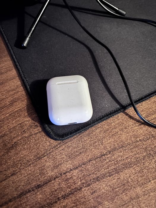 Наушники AirPods