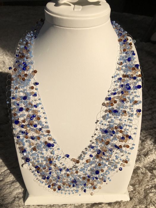 Колье из бисера и ювелирного стекла