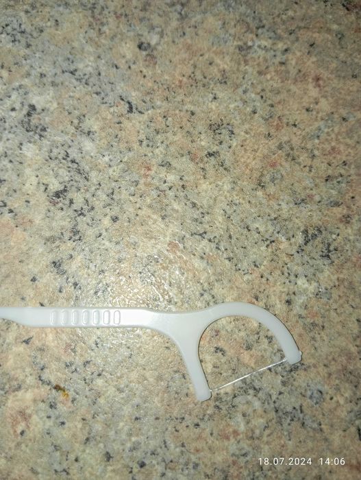 зубная нить,флоссер,зубочистка