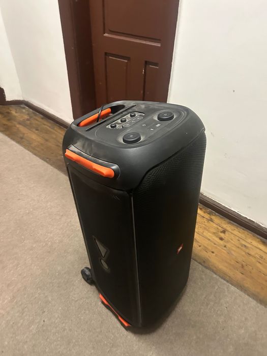 Тонколона на JBL 710 W
