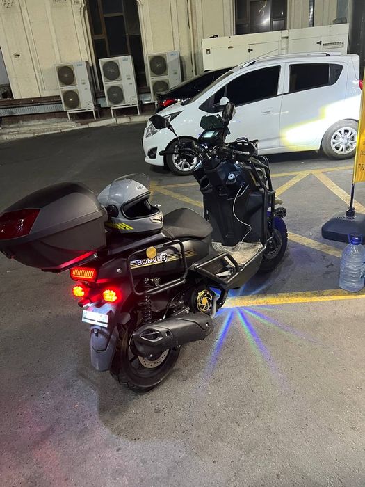 Sukuter tank sotiladi
