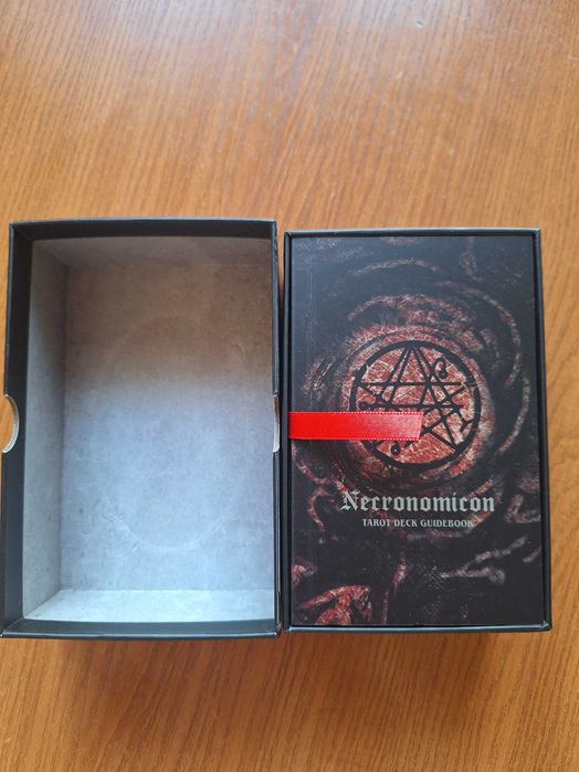 Necronomicon Tarot Deck and Guidebook / таро карти
