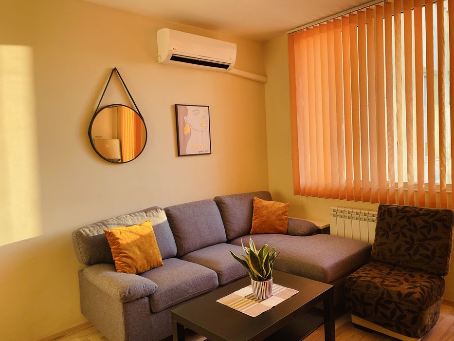 Тристаен под наем Младост 4