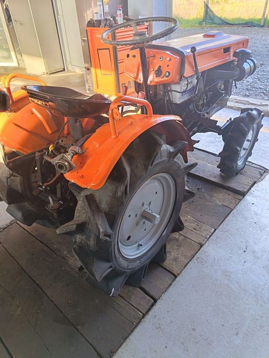 Tractoras kubota 4x4 b7000