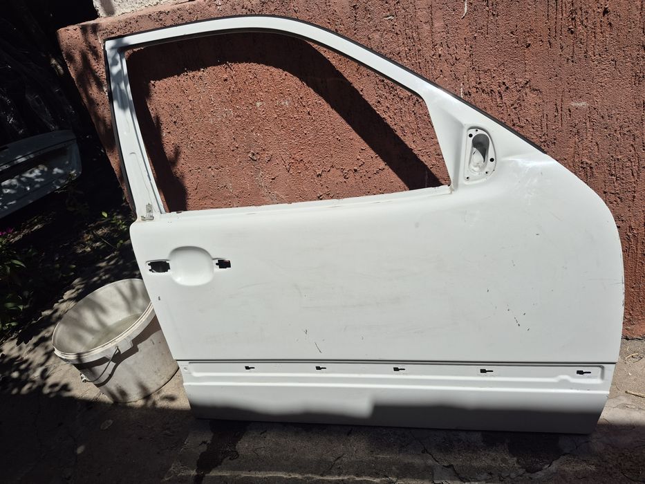 Дверь правая Mercedes W210