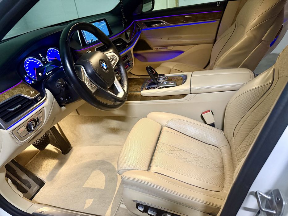 Bmw 750Li  X-Drive M-Pachet Mineral White Metallic