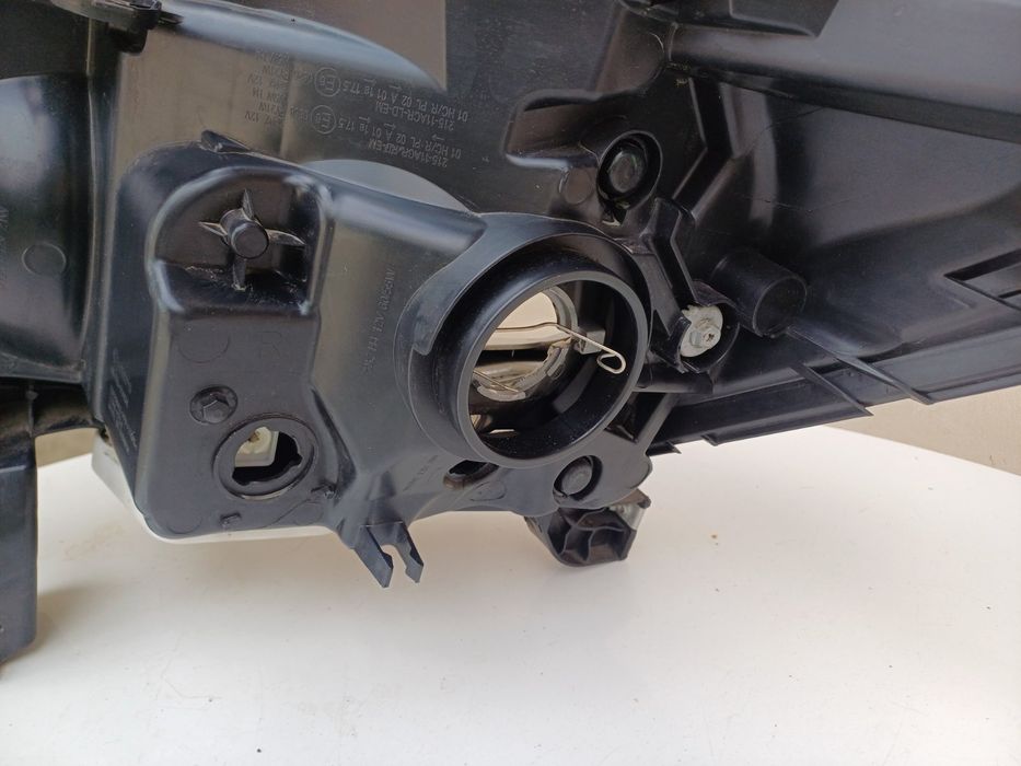 Десен фар за Nissan Navara;  2012г.