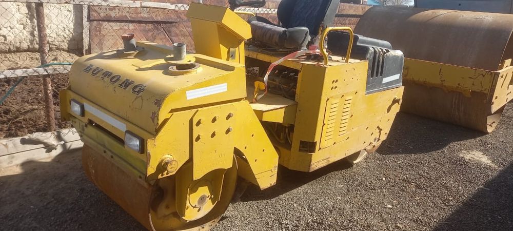 Продам вальцовый каток с вибратором 1,5 тн