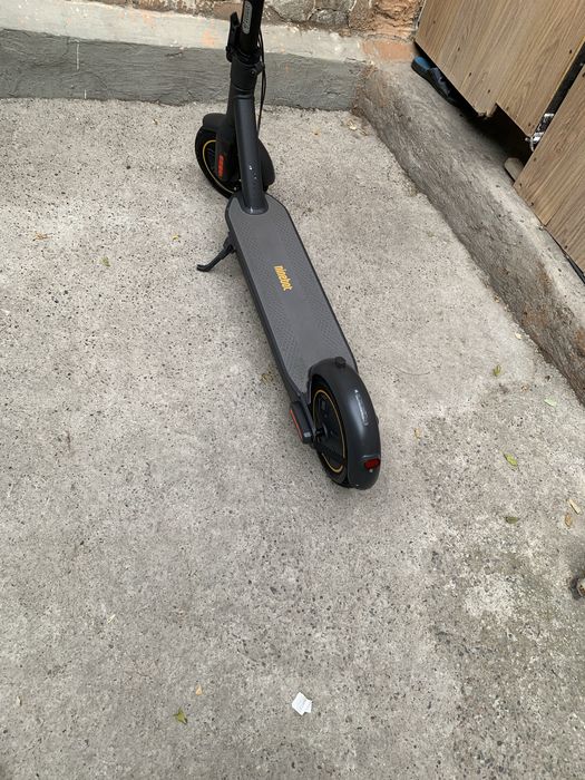Продам свой  электро самокат ninebot g30p max в отличном состоянии