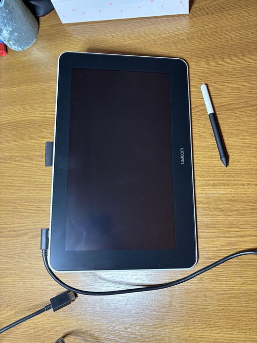 Wacom One 13.3” Creative Pen Display – stare excelentă, completă!