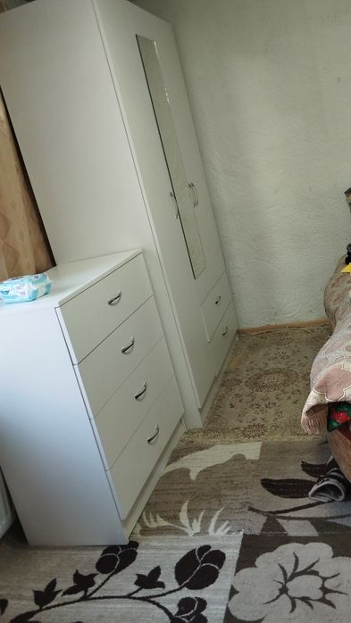 Кровать, комод, шкаф