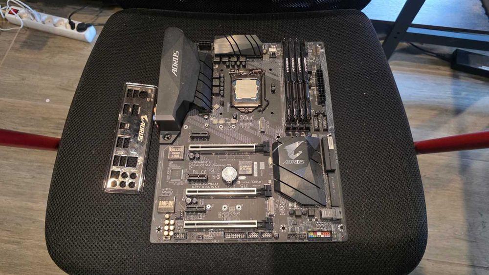 Placa de baza Gigabyte Z270X K5+ Procesor i7 7700k + 32gb Ram Kingston HyperX