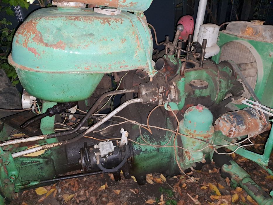 Продавам части за    трактор ДТ 20 и ДТ14