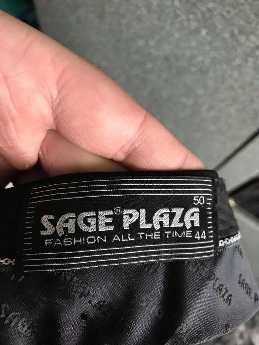 Продавам Мъжки Костюм