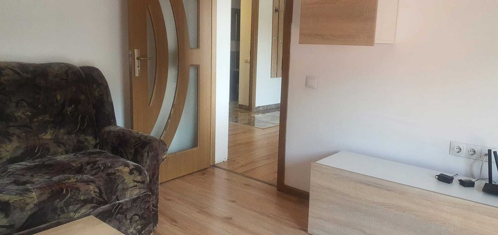De inchiriat apartament 3 camere