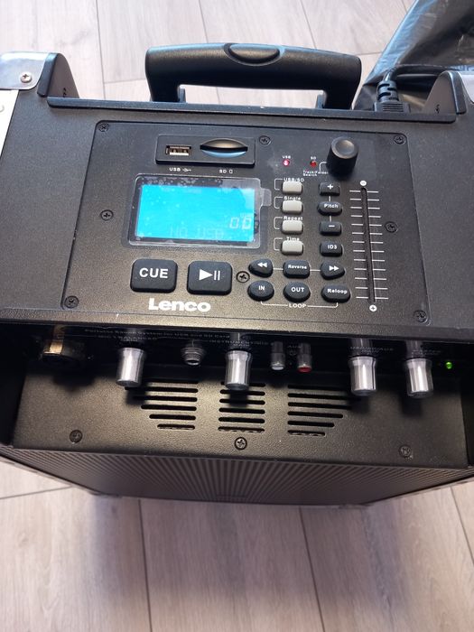 Продавам Преносима музикална система Lenco PA80