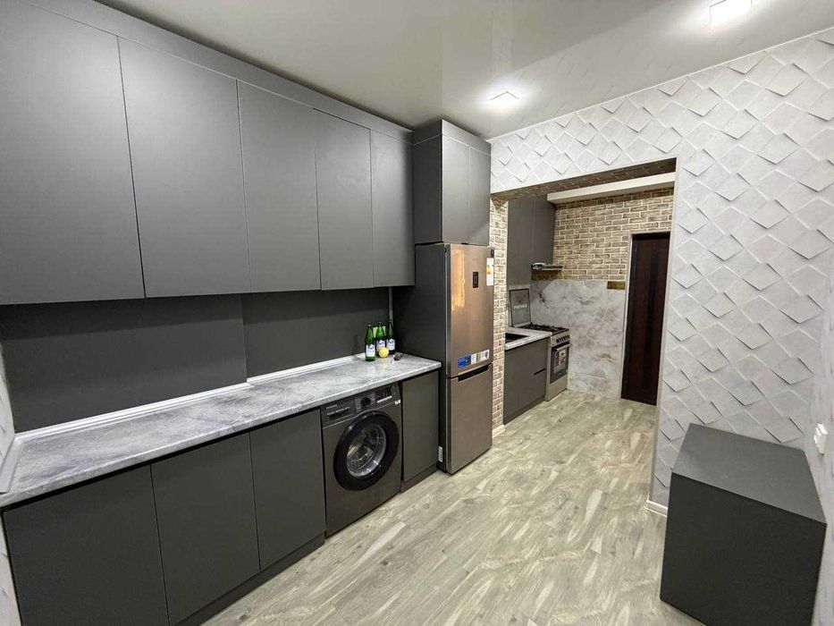 Продаётся 2х комн квартира на 1 этаже Ор-р  6 микрорайон Мадина