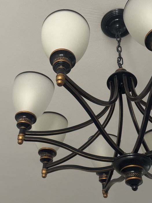 Люстра восьми ражковая