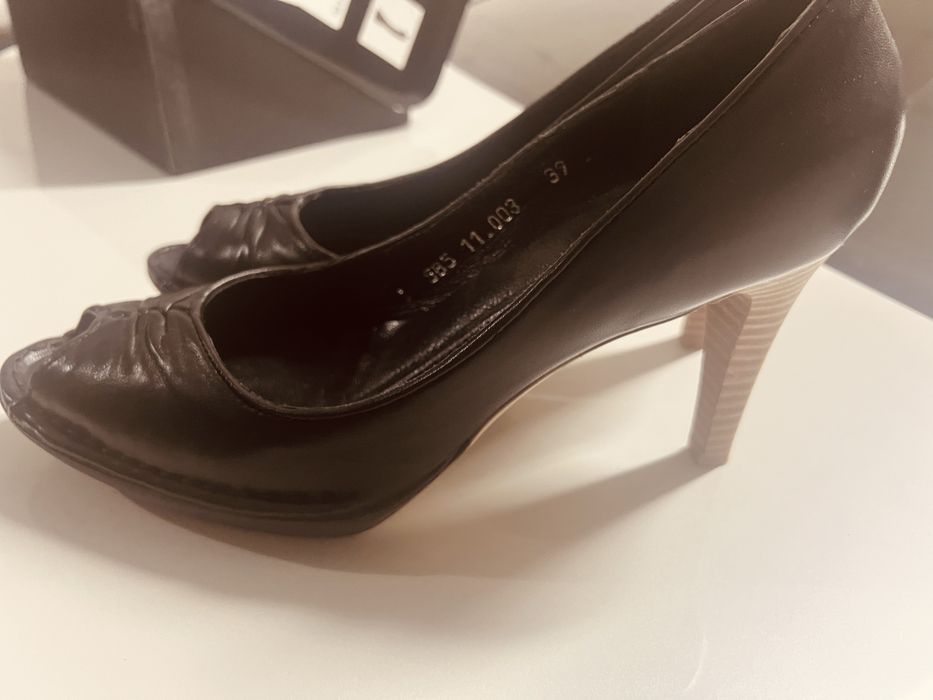 Елегантни обувки и сандали