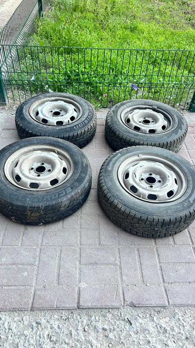 Продам комплект шин с дисками — размер 185/70/R14. Торг имеется