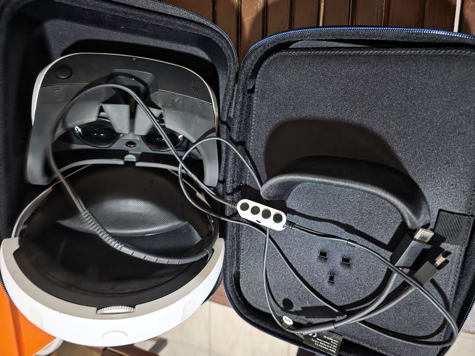 Vând cutie+ochelari VR +Camere pentru PlayStation