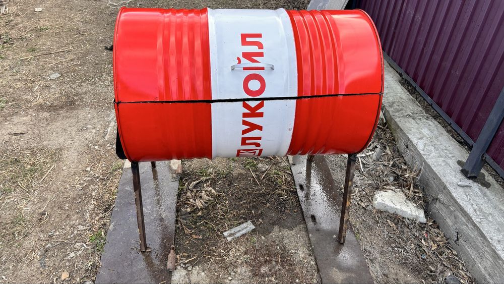 Мусорный бак из бочки