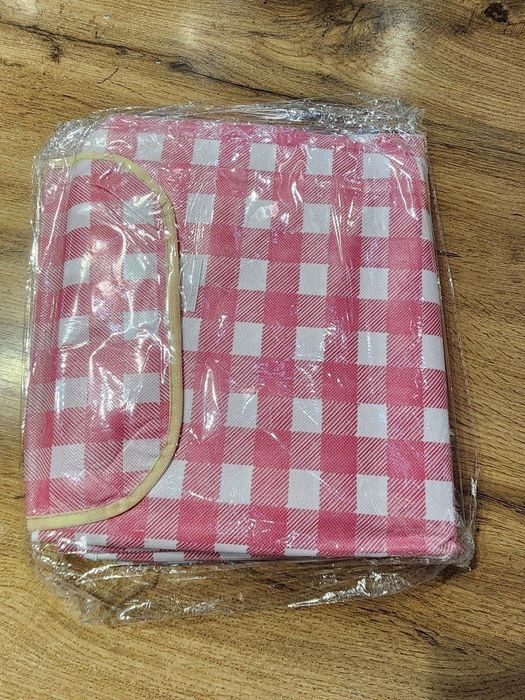 ПикникPicnic kovrik qalin, SALAFAN emas, salafan+ material
 2*1,5m 

Д