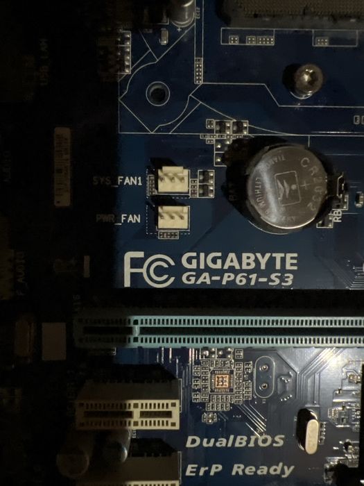 Материнская плата Gigabyte P61-S3