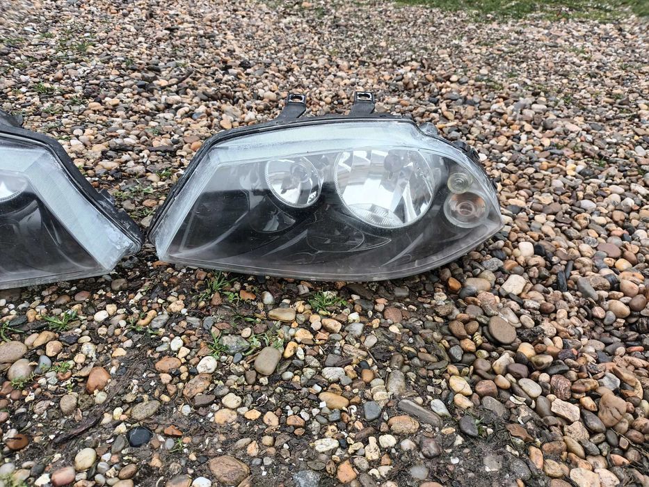 ляв и десен двусекционен фар за сеат ибиза SEAT IBIZA