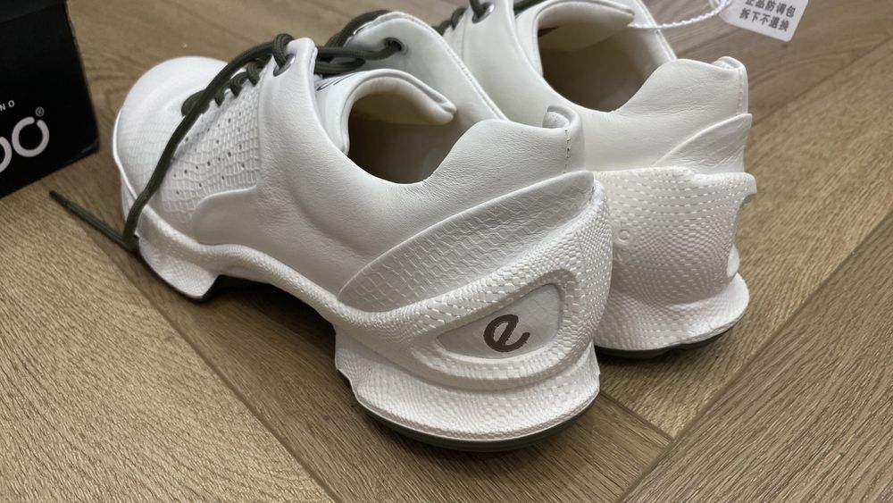 Кроссовки ECCO новые