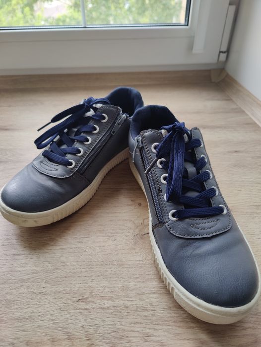 Продам м обувь на мальчика 35 размер