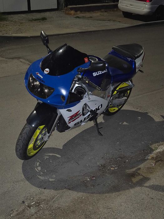 Suzuki  GSXR srad 600..