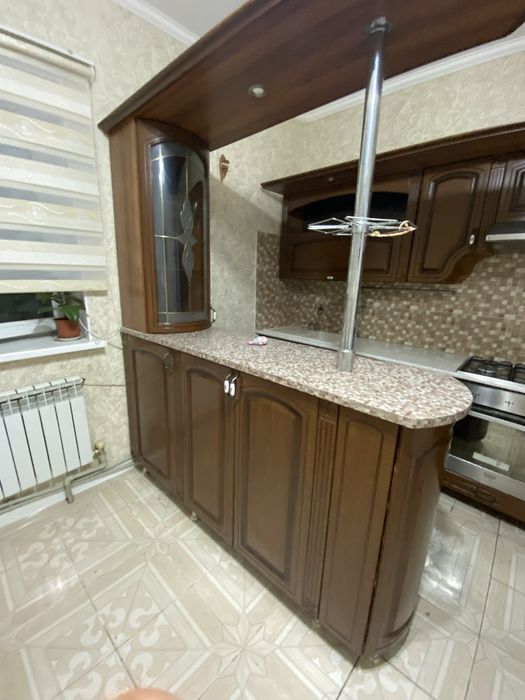 Продается гарнитур деревянной