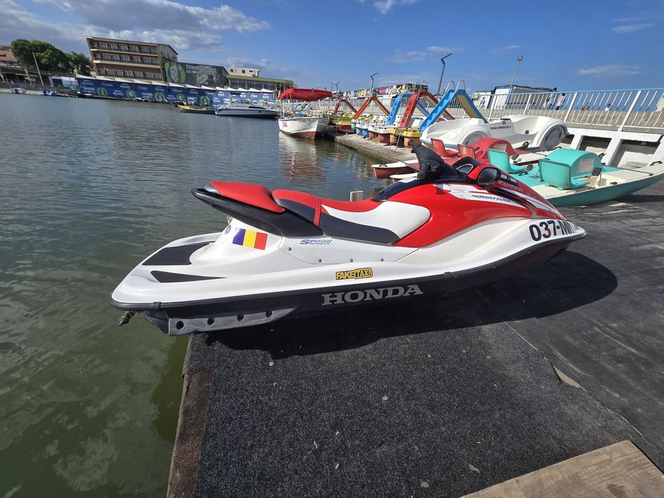 Vand/dezmembrez honda aquatrax