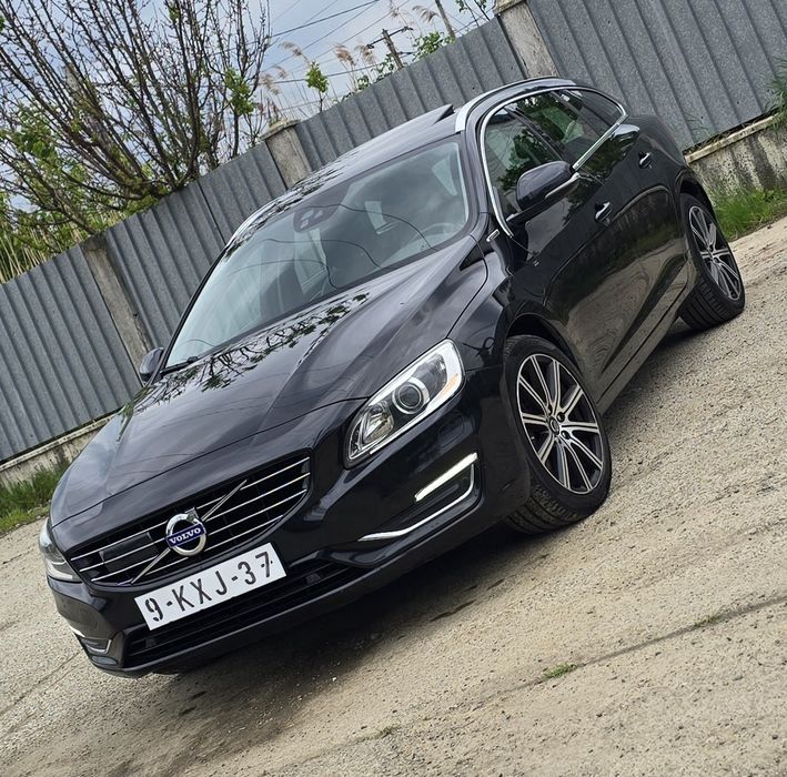Volvo V60 Plug-In Hybrid * 4x4 * Automat * Key-less  * Trapa