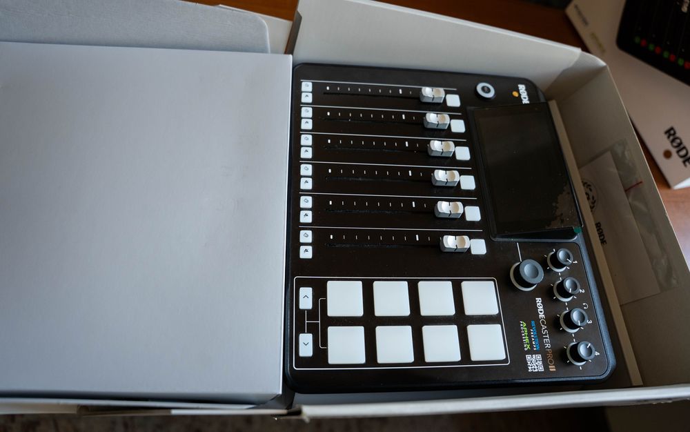 Consolă Audio / Mixer Studio RodeCaster Pro II - Impecabil