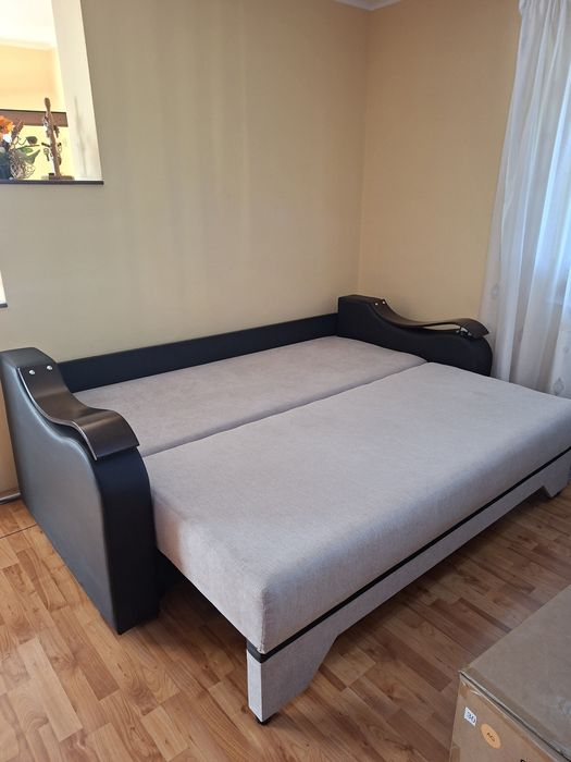 Canapea extensibila, în stare foarte bună