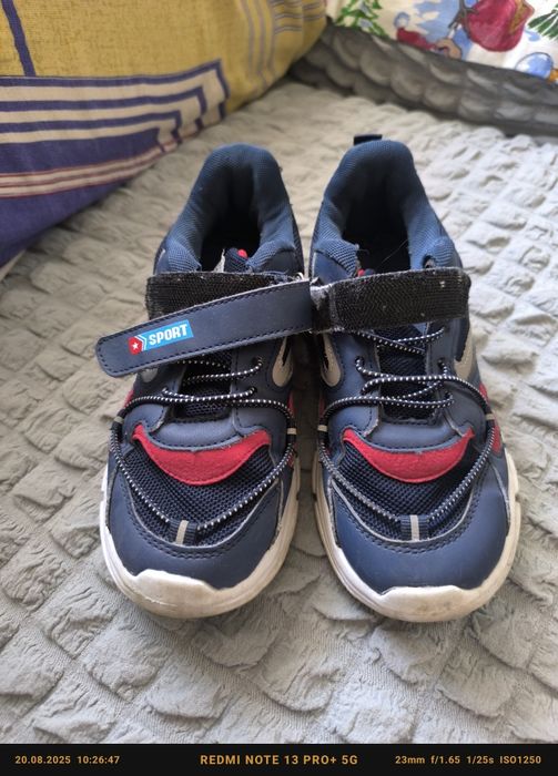 Продам кроссовки