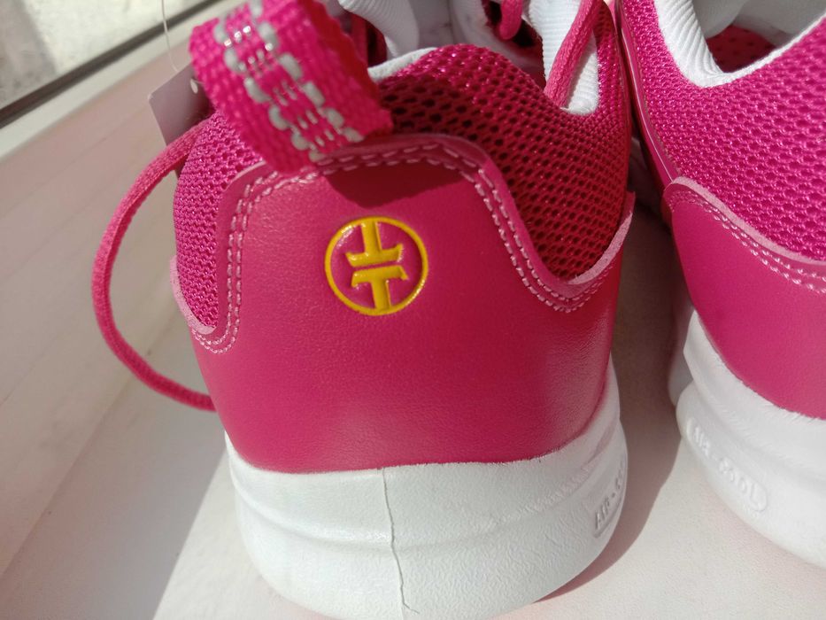 Женские кроссовки 41 размера