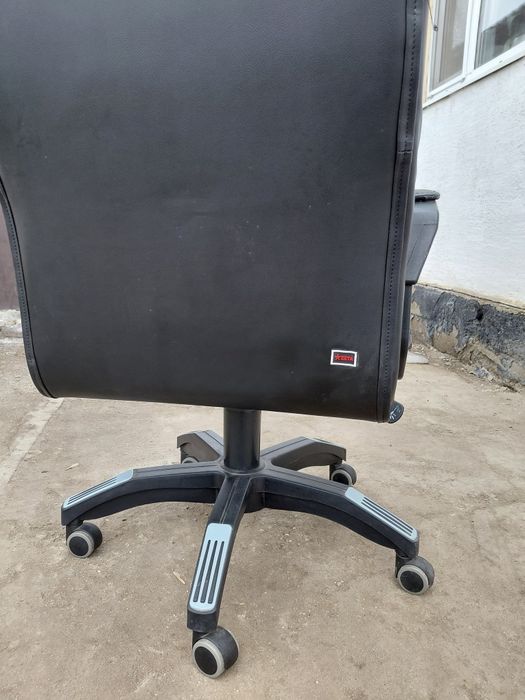 Продам Офисный Кресло