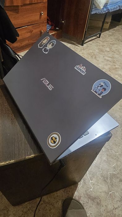 Asus Vivobook core I3