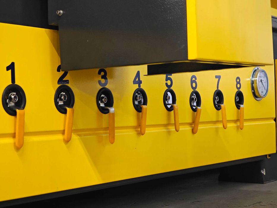 Фрезерный станок с  ЧПУ