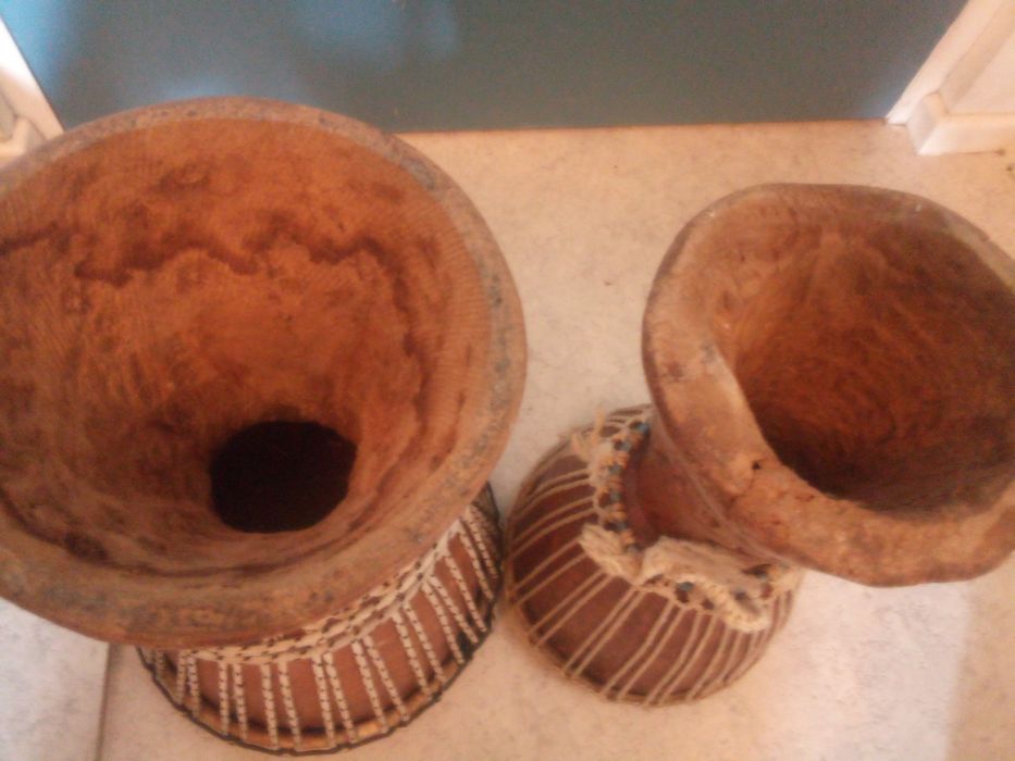 Doua vechi tarabane, lemn esență tare