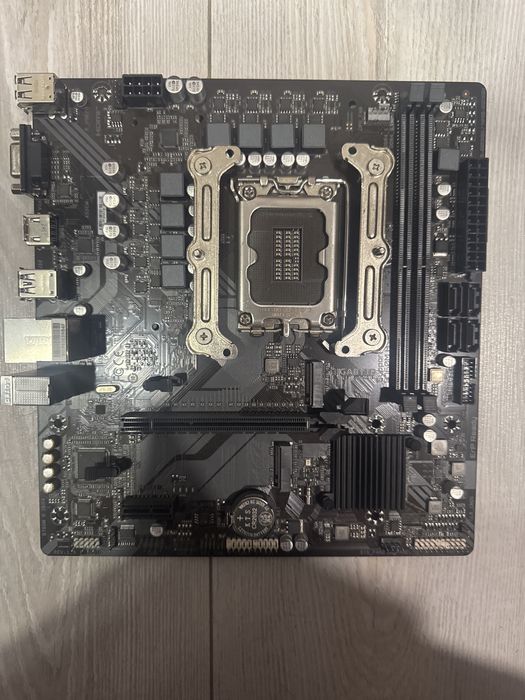 Материнка gigabyte