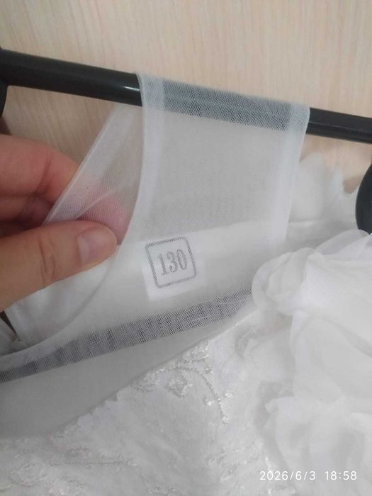 Продам новое платье на 7-8 лет